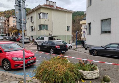Състоянието на простреляния охранител на инкасо автомобил от Благоевград остава