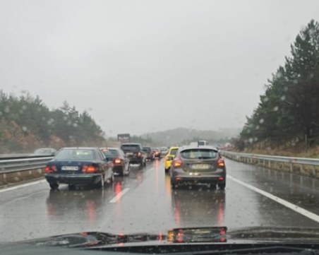 Километрично задръстване на АМ Тракия заради катастрофа