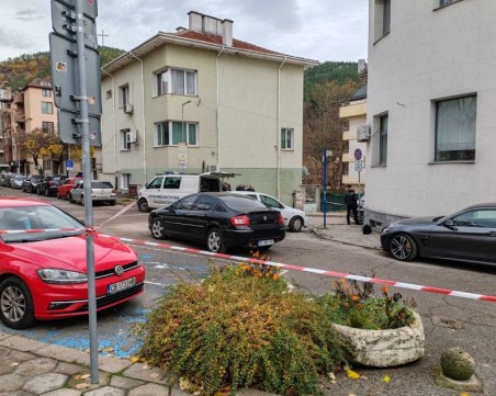 Простреляният в Благоевград охранител остава с опасност за живота