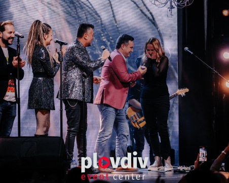 В Plovdiv Event Center: Мъж предложи брак на любимата си на концерт на Любо Киров