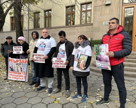 Близки на убитата 7-годишна Моника се събраха на протест в Пазарджик