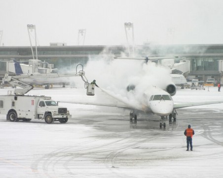 Заради силна буря: Българи са блокирани от дни на летището в Мюнхен