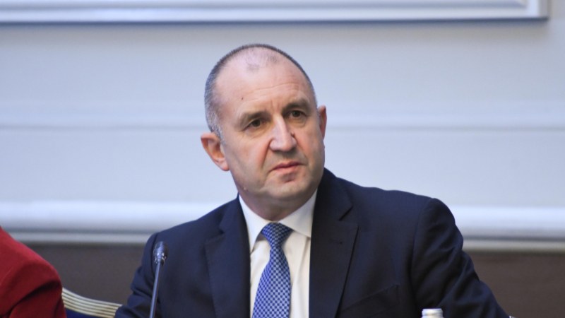 Румен Радев наложи вето върху Закона за предоставяне на бронирана техника на Украйна