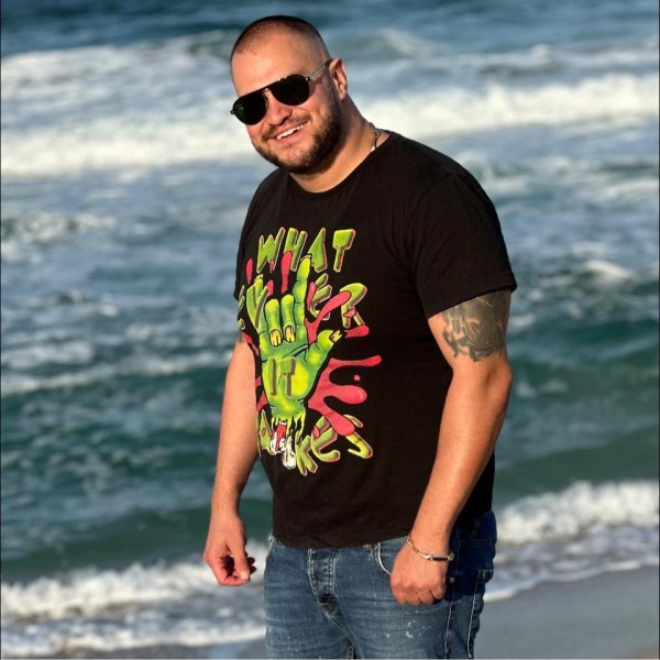 Мъжът, открит мъртъв в дома си в комплекс Роял Сити