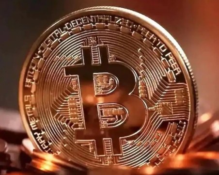 Биткойн може да достигне $100 000 догодина