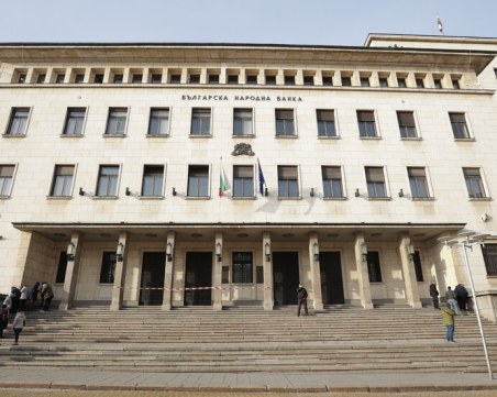 Какви са заплатите в БНБ