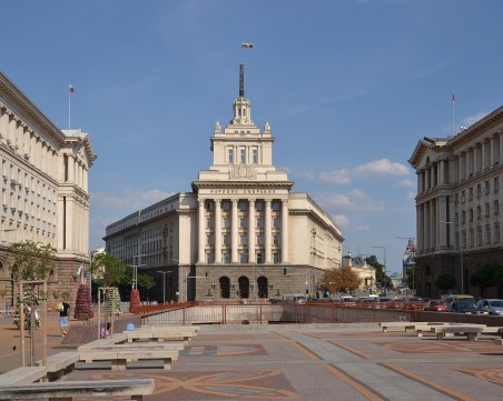 Промените в Конституцията влизат в пленарна зала на 8 декември