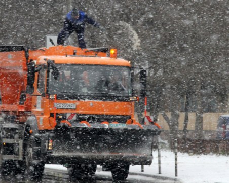 Регионалният министър: Ще има глоби за снегопочистващите фирми, които не се справиха