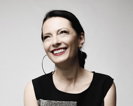 Яна Костадинова: Самотата на художника е плодородна. Досущ като лозницата!