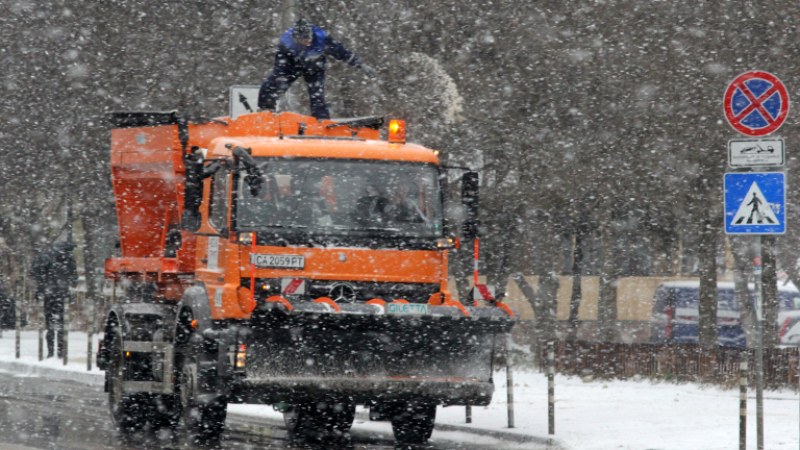 Регионалният министър: Ще има глоби за снегопочистващите фирми, които не се справиха