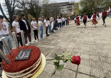 Поканите за бала към класните ръководители в Пловдив стартираха половин