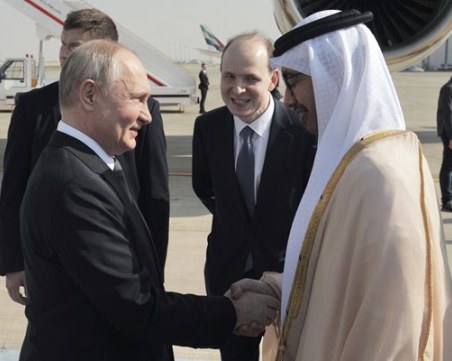 Путин пристигна в Абу Даби, среща се с президента на ОАЕ