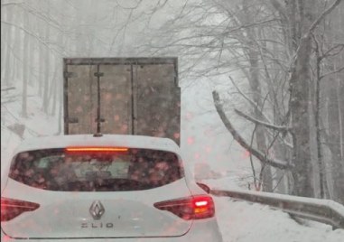 Изненадал или не снегът на прохода Петрохан е факт Снежна