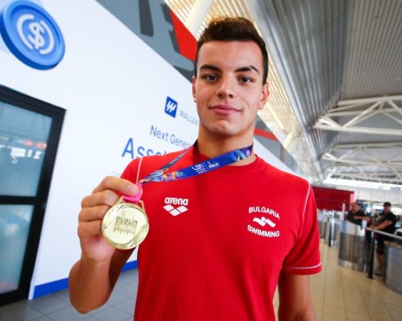 Плувецът Петър Мицин е носител на 