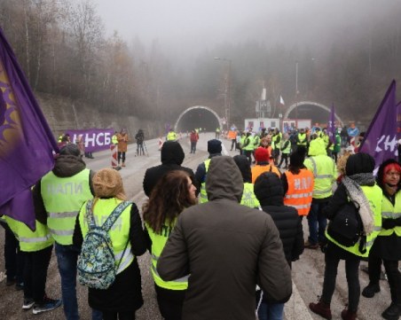 Служители на АПИ излязоха на протест на АМ 
