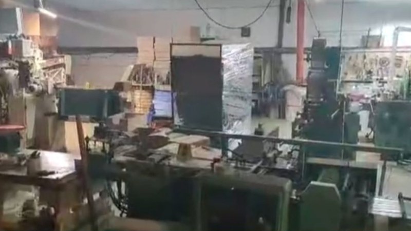 Разбитата фабрика за фалшиви цигари в Пазарджишко ощетила държавата с над 8 млн. лв.