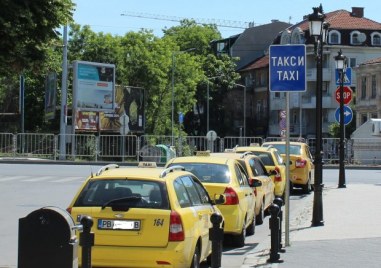 Приемът на заявления за издаване на разрешения за таксиметров превоз