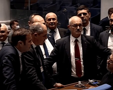 Депутатите почти стигнаха до бой в парламента, отхвърлиха ветото на президента за БТР-и за Украйна