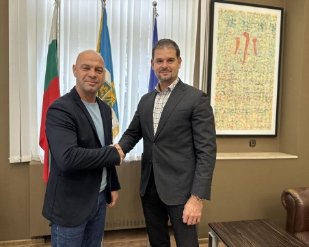 Кметът се срещна с директора на ББР за Пешеходния мост, ще се върне ли на Общината?