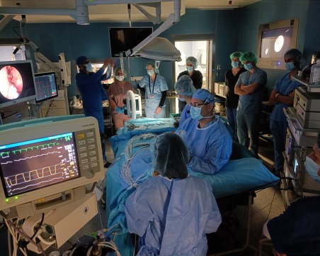 Млади лекари се учиха от операции на живо с модерна апаратура от водещи УНГ специалисти в Пловдив