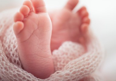 Откриха тяло на новородено бебе пред сграда във великобританския град Ипсуич съобщава