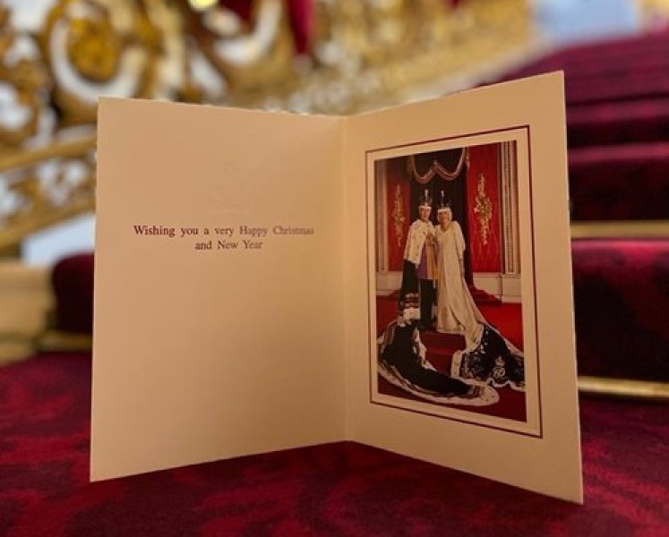 Крал Чарлз III избра снимка от коронацията си за коледната картичка