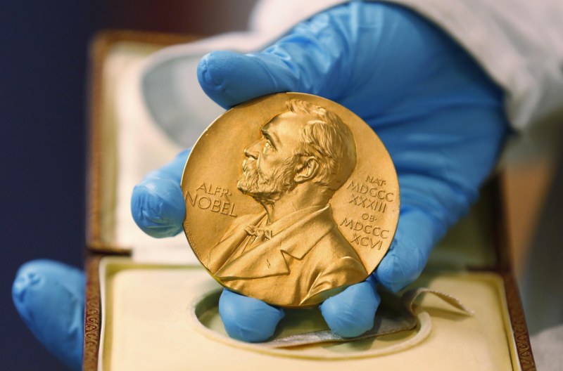 Връчват днес Нобеловите награди