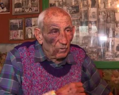 Пребиха възрастен мъж с лопата заради 200 лева