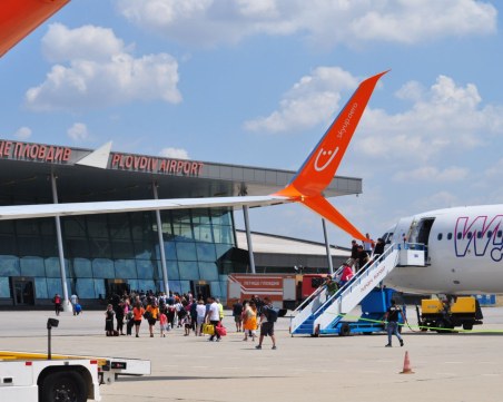 Проучват и очакват нови дестинации от летище Пловдив догодина