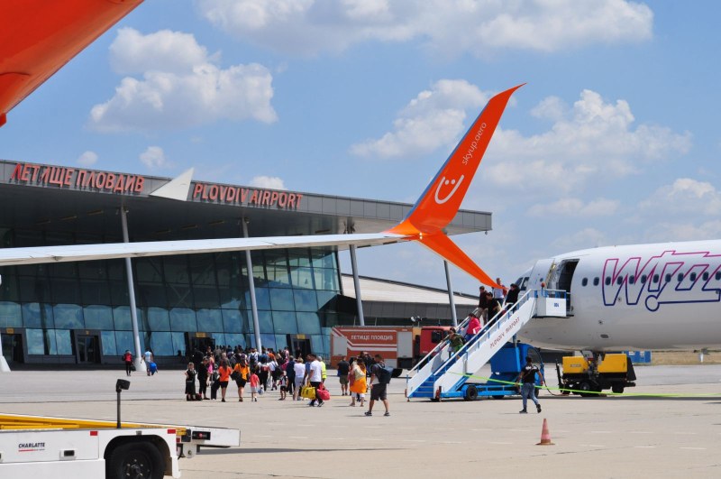 Проучват и очакват нови дестинации от летище Пловдив догодина