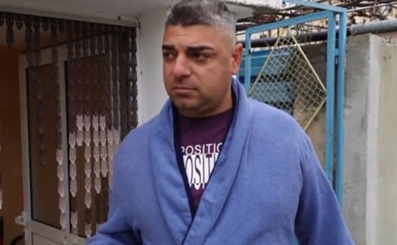 Мъжът, влязал с халат във ВиК дружество: В XXI век искам да имам вода