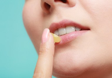Напуканите устни са чест проблем на почти всички през зимата