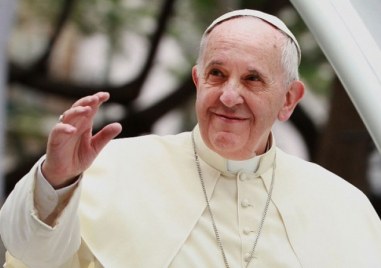 Папа Франциск който избягва голяма част от разкоша и привилегиите