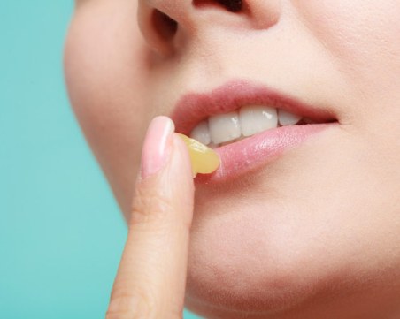 Как да се справим с напуканите устни през зимата?