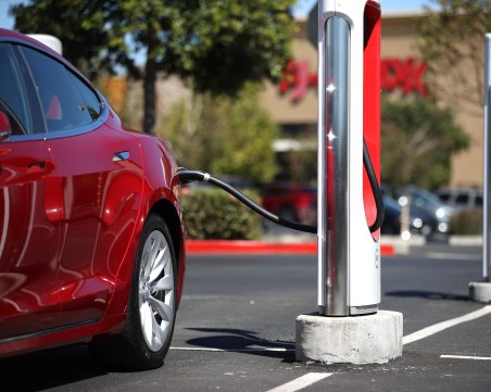 Продажбите на електромобили нарастват до рекордни нива през ноември