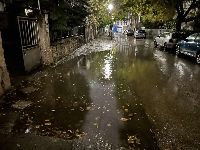 Улица в центъра на Пловдив редовно се превръща в езеро