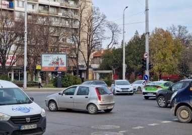Транспортен хаос настъпи на едно от най оживените кръстовища в Пловдив