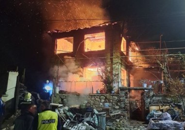 Пожар е горял снощи в пазарджишкото село Козарско Огнената стихия