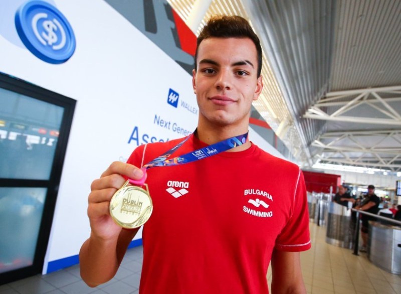 Плувецът Петър Мицин получи носител на наградата Спортен Икар на