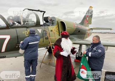 Въпреки лошото време Дядо Коледа пристигна на пловдивското летище Добрият