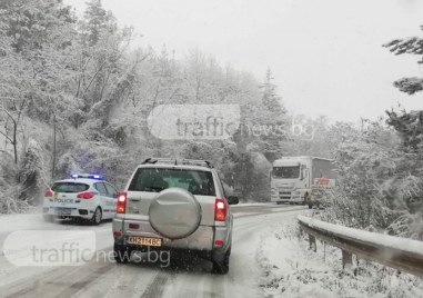 От полицията призоваха да не се тръгва на път през уикенда освен