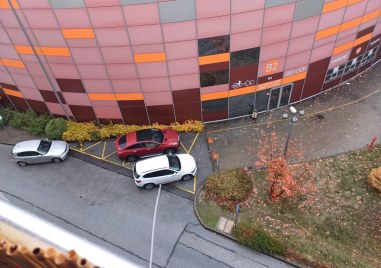 Сагата с паркирането пред входа на комплекс в кв Колодрума