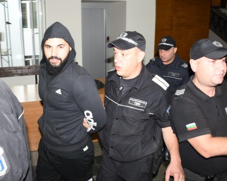 Георги, обезобразил Дебора, с още три обвинения