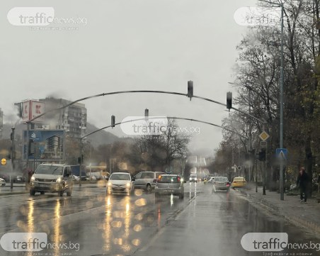 Хаос на оживено кръстовище в Смирненски заради неработеща светофарна уредба