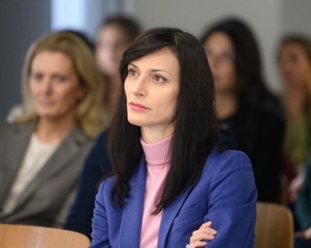 Мария Габриел: За нас е важно Шенген да влючва и сухопътните граници