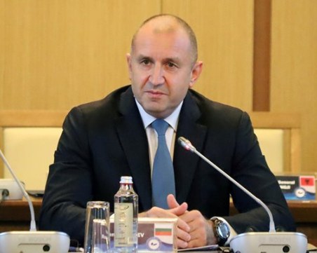 Радев благодари на Марк Рюте за решението на Хага за Шенген