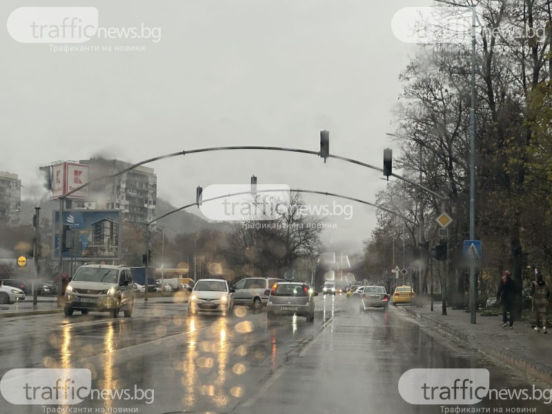 Хаос на оживено кръстовище в Смирненски заради неработеща светофарна уредба