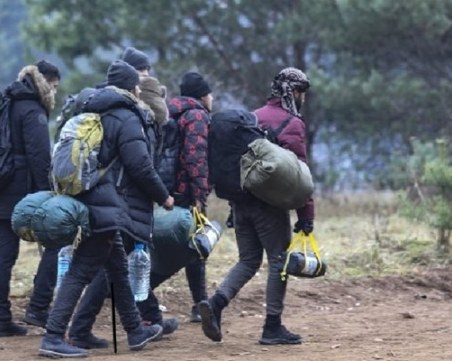 Гърция ще легализира нелегалните мигранти, за да работят в земеделския сектор