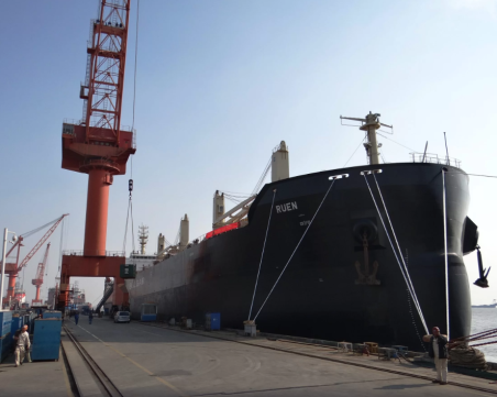 Индийски антипиратски патрул прехванал отвлечения кораб „Руен