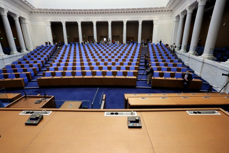 Решено: Българи с двойно гражданство ще могат да бъдат депутати